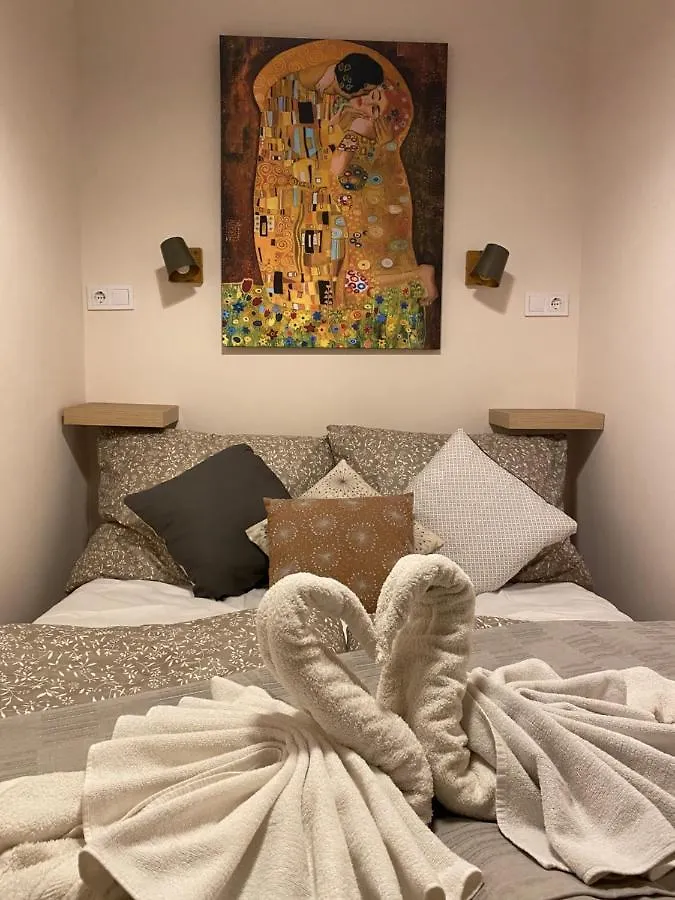 Mrs. Columbo'S Flat Apartment Budapest